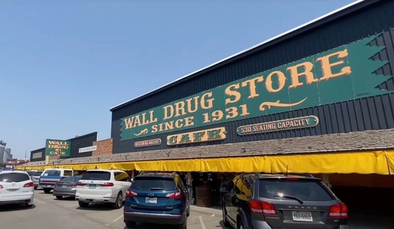 South Dakota: Wall Drug (Wall)