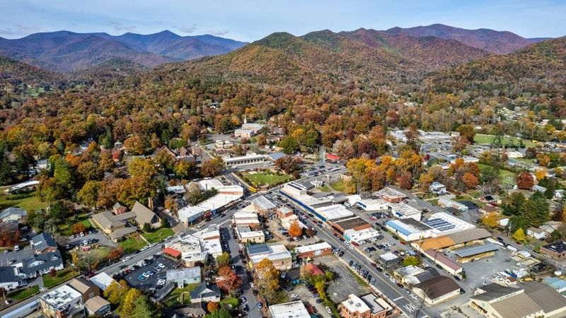 Asheville, North Carolina - Blue Ridge Mountain Magic
