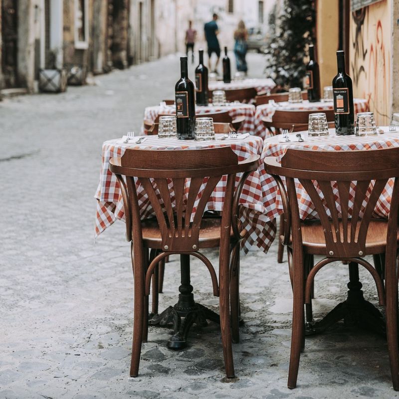 Avoid Dining in Obvious Tourist Trap Restaurants