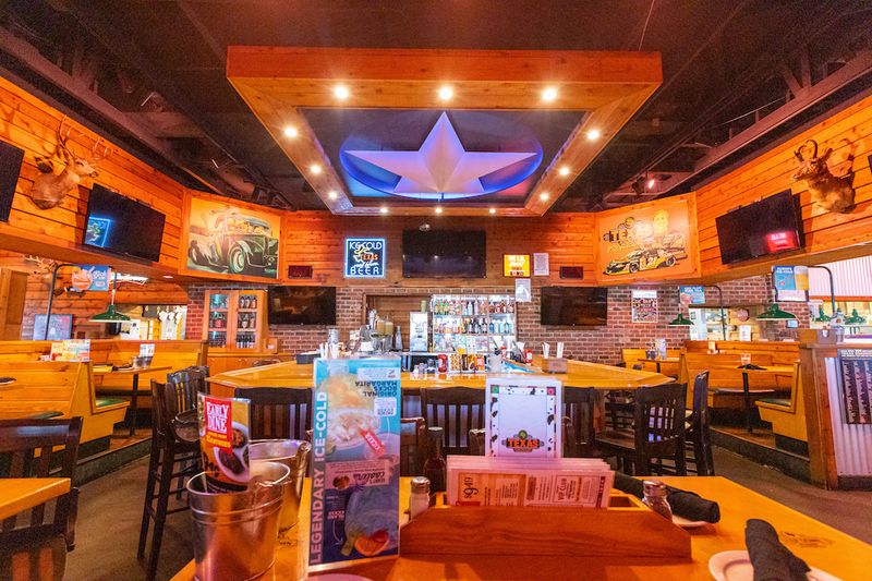 Applebee’s → Overtaken by: Texas Roadhouse