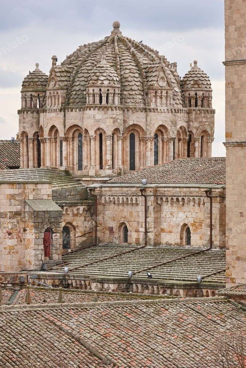 Zamora - Romanesque Capital