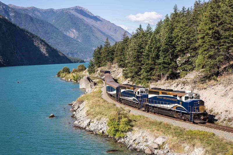 Rocky Mountaineer: World-Class Mountain Railway