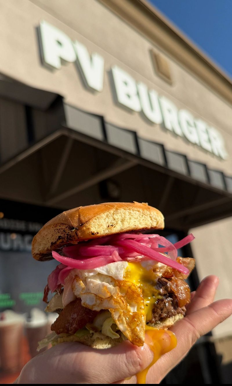 Paradise Valley Burger Co. (Phoenix, AZ) - Season 20, Episode 7: From Pork to Tofu