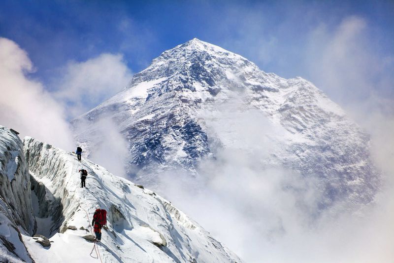 Climbing Mount Everest (Nepal)