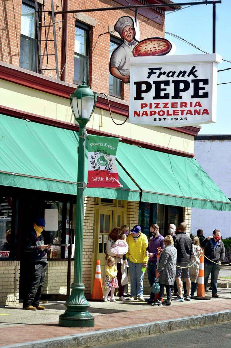 Frank Pepe Pizzeria Napoletana – New Haven, Connecticut