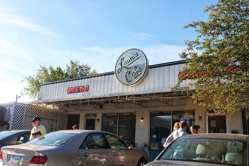 Louie’s Cafe