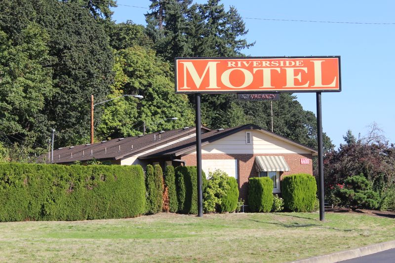 Riverside Motel