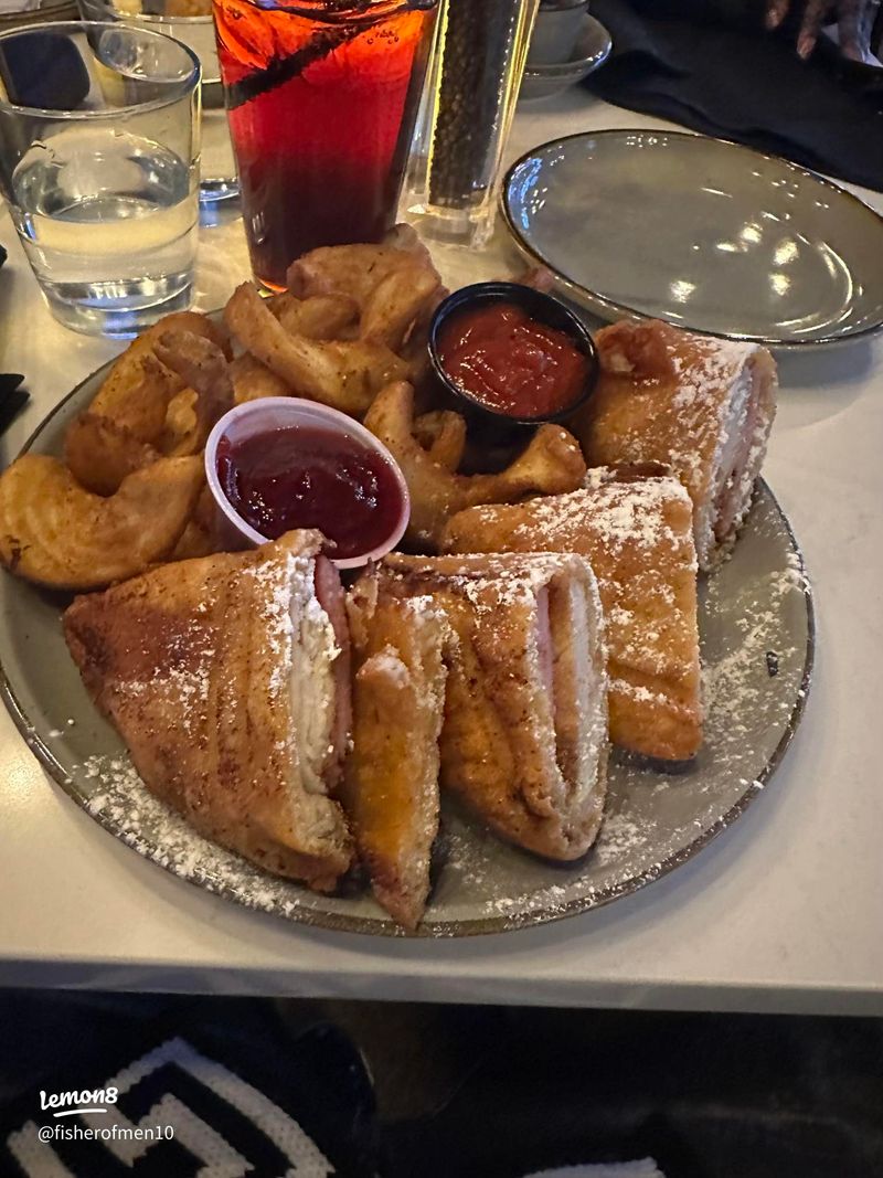 Vermont – Maple-Syrup-Drizzled Monte Cristo
