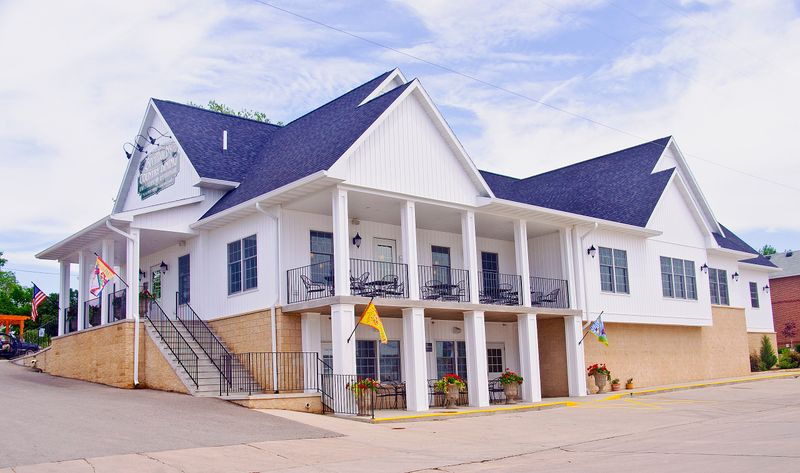 Breitbach's Country Dining – Balltown, Iowa
