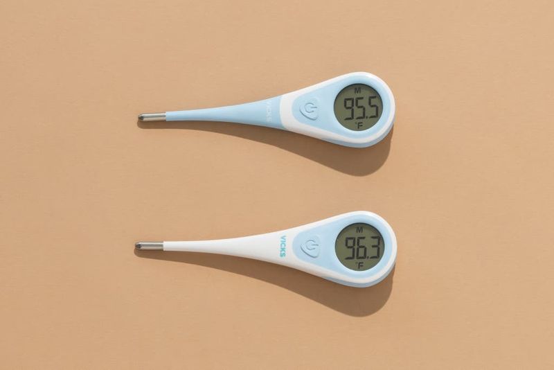 Digital thermometer
