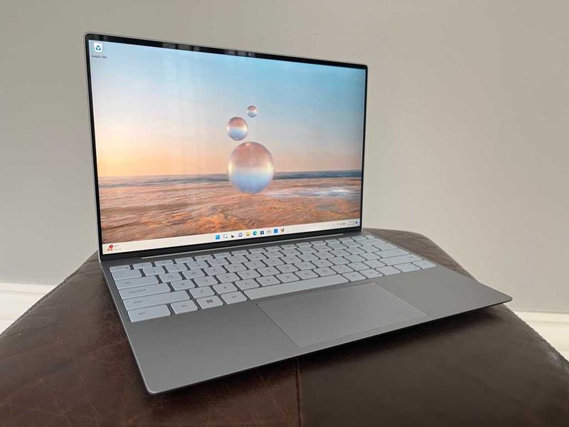 Dell XPS 13 (2024/2025) — sleek Windows traveler