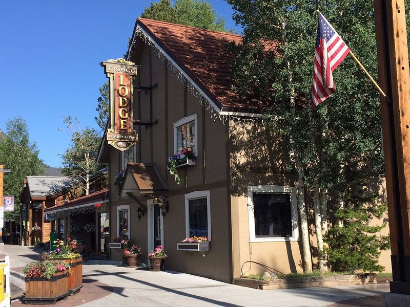 Cozy Mountain Lodging Options Suit Every Travel Style