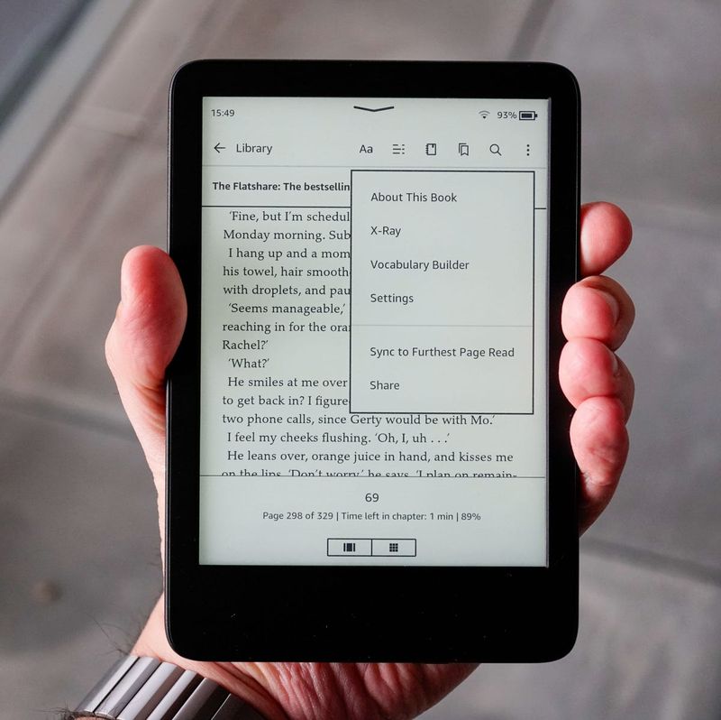 Standard Amazon Kindle (2022)