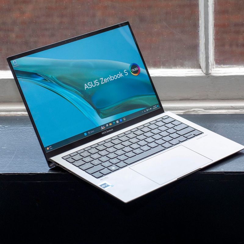 ASUS Zenbook S 13 OLED (UX5304) — ultralight premium Windows pick