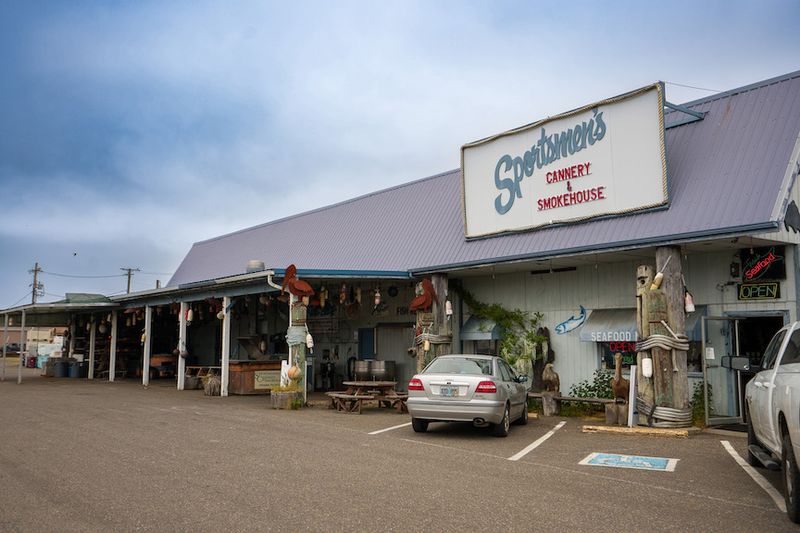 Sportsmen’s Cannery & Smokehouse – Winchester Bay