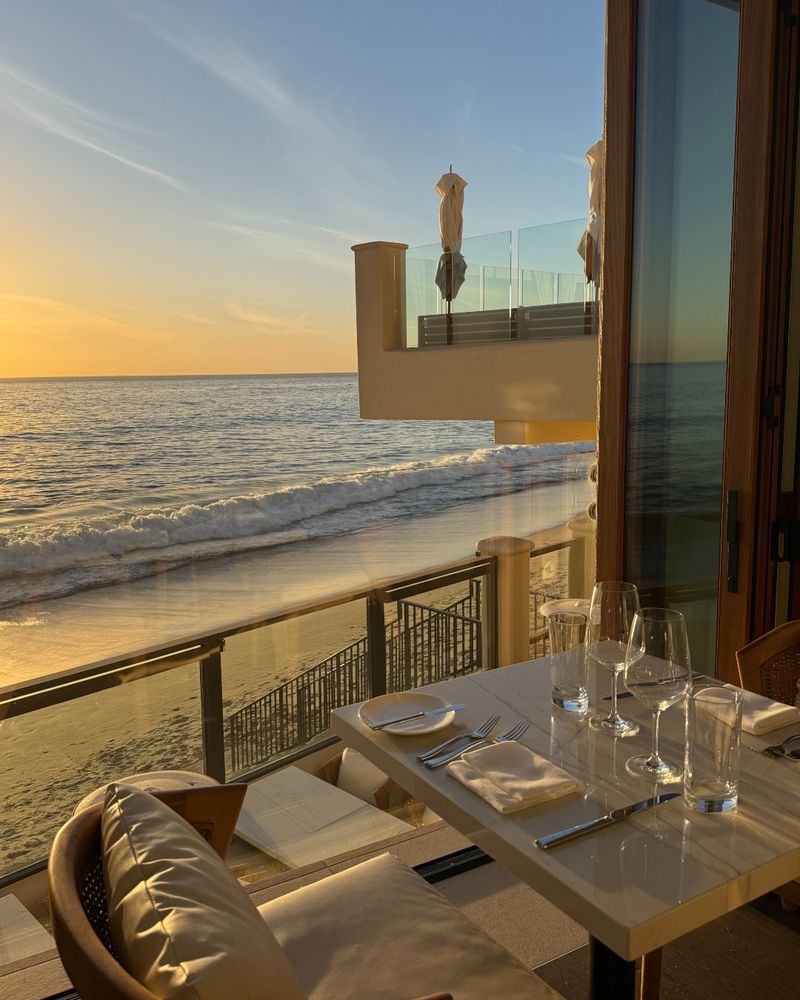 Splashes at Surf & Sand Resort: Waves Below Your Table