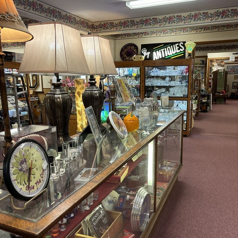 Wakarusa – Quaint Antiques in a Rural Setting