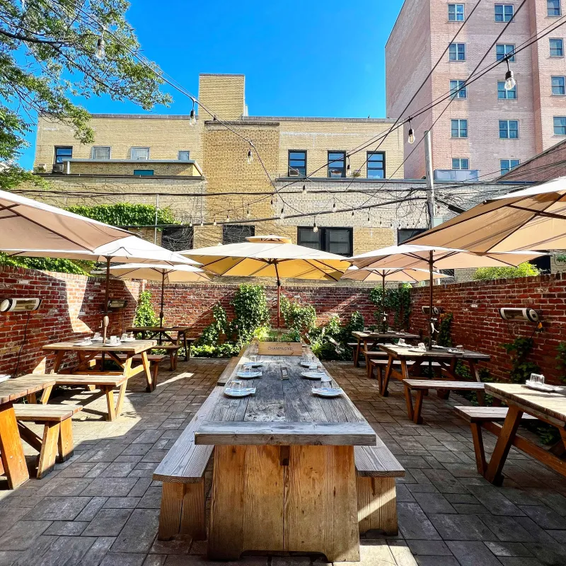 Ammazzacaffè's Brick-Framed Williamsburg Patio