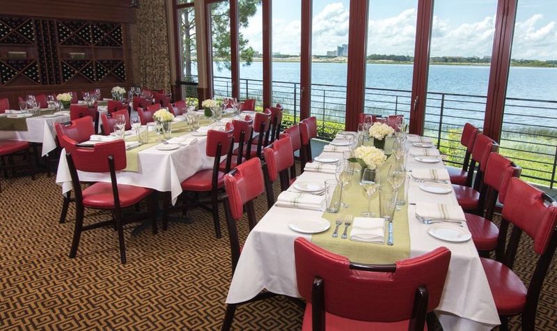 Seasons 52: Lakeside Tranquility with Seasonal Flair