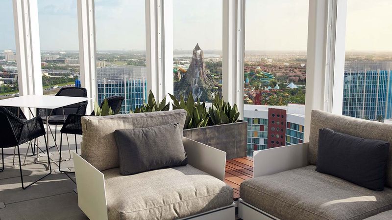 Bar 17 Bistro: Universal's Panoramic Playground