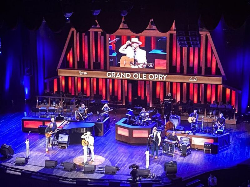 See a show at the Grand Ole Opry (Opry House)