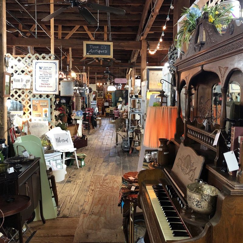 Art Studios and Vintage Shops