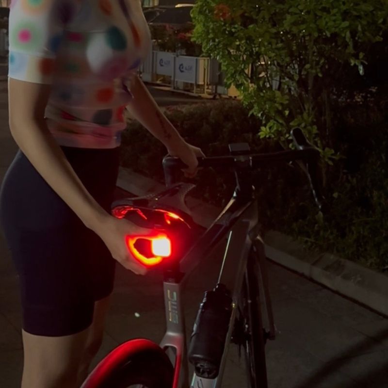 Smart Bike Lights That React to Speed