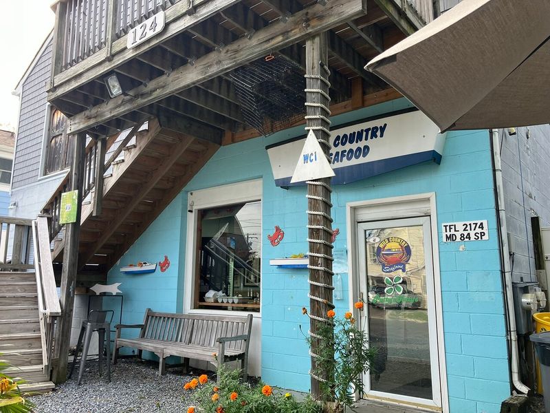Wild Country Seafood (behind the Maritime Museum, Eastport)