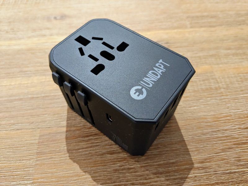 Unidapt 70W Universal Adapter — lots of USB power on a budget