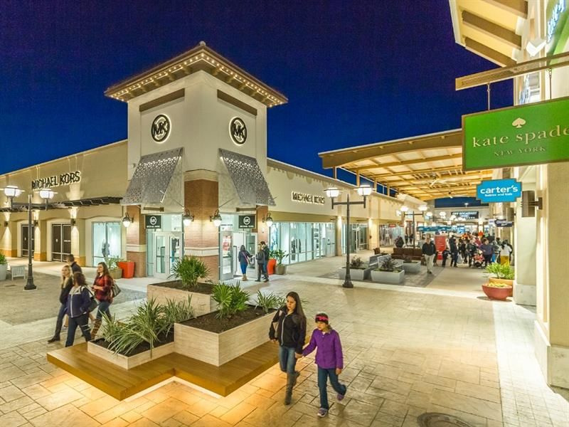 Modern Conveniences Enhance Shopping Experience
