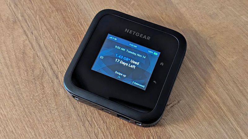 NETGEAR Nighthawk M6 (MR6150/MR6110)