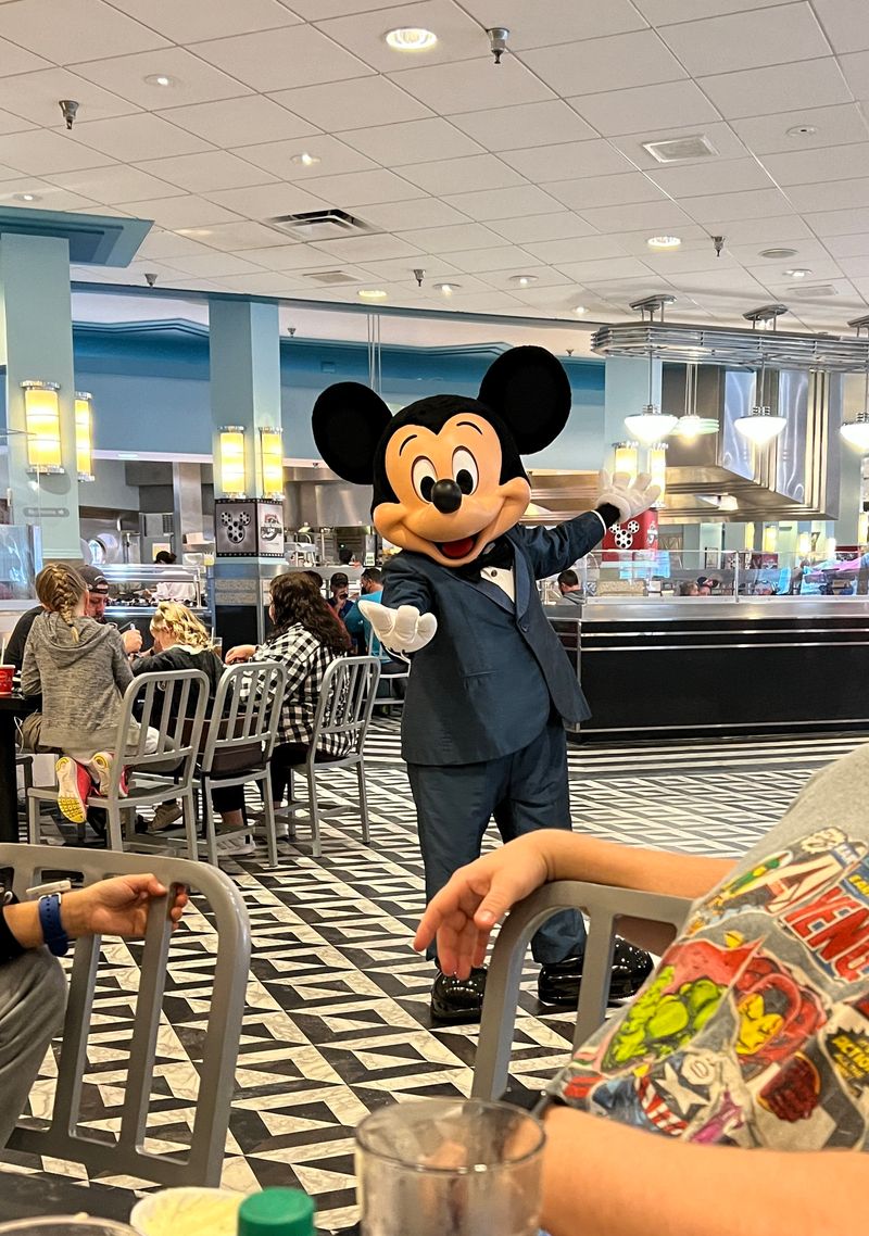 Hollywood & Vine: Star-Studded Morning Feast