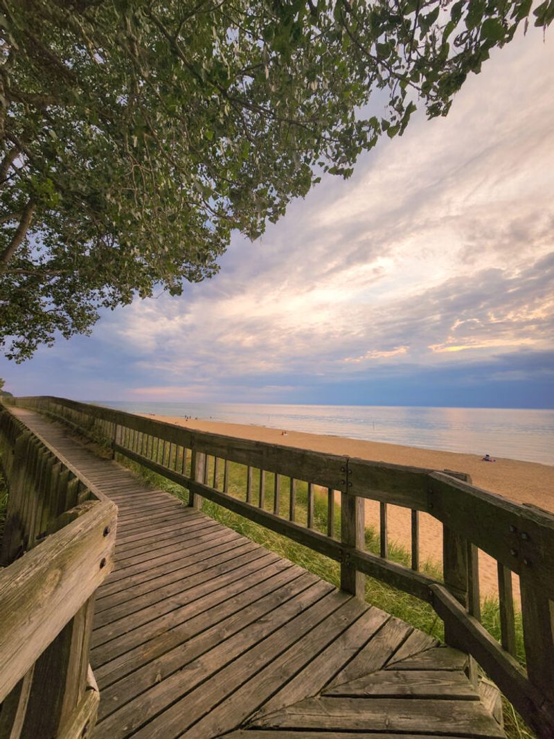 Saugatuck & Douglas, Michigan - Gallery Towns with Oval Beach Views