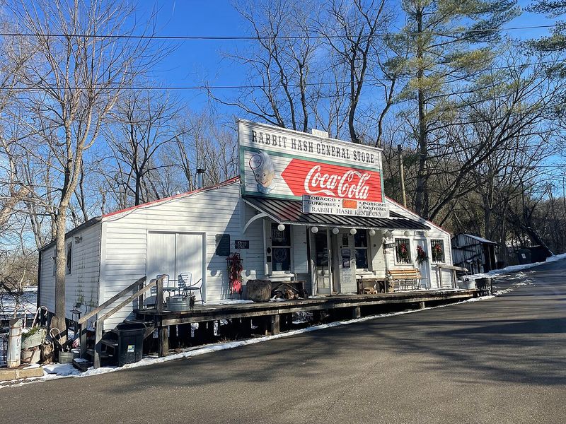 Rabbit Hash, Kentucky - Where Dogs Rule