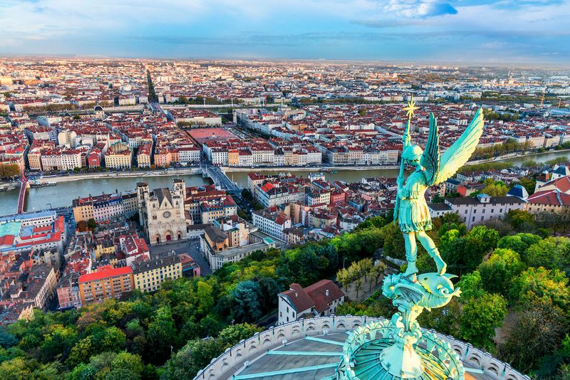 Instead of Paris → Lyon (France)