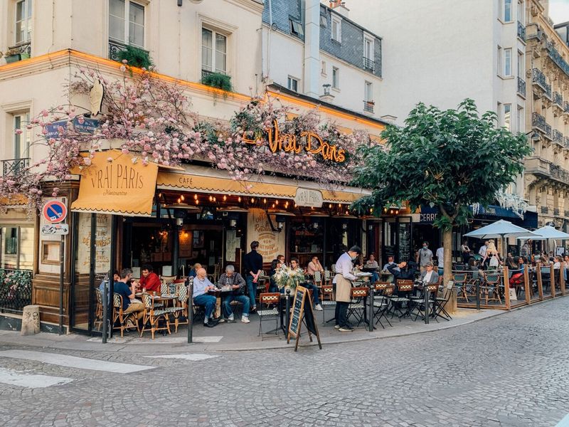 France: Service Included by Law
