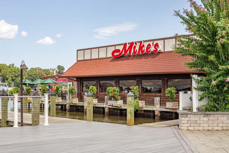 Mike’s Crab House (Riva)