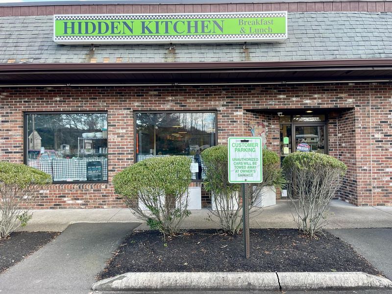 Hidden Kitchen Route 80 – North Branford, CT
