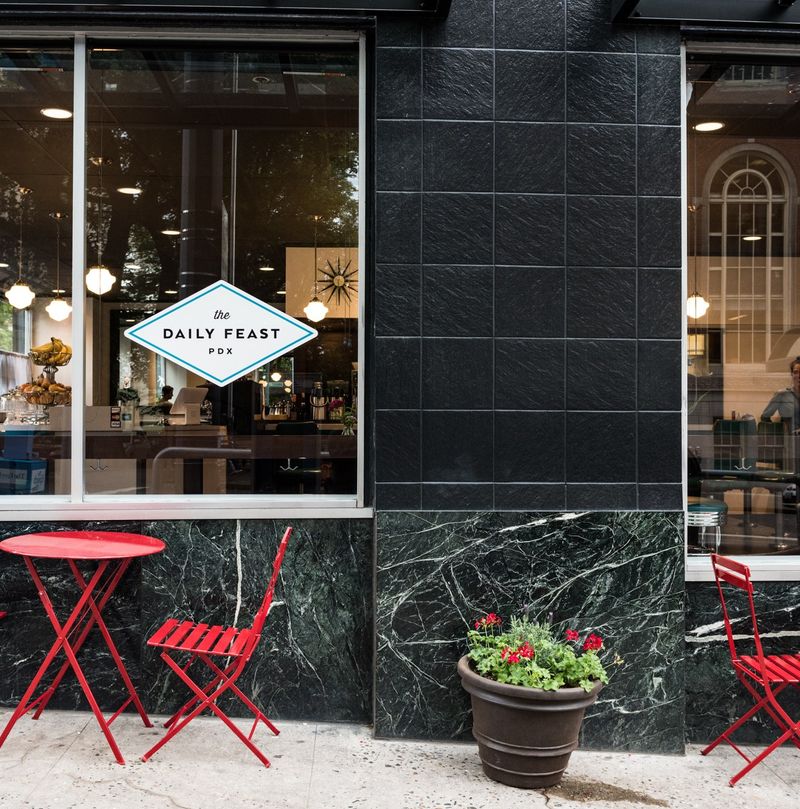 The Daily Feast – Open (dog-friendly patio)