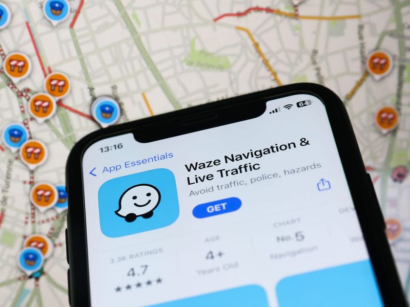 Waze — Live driving alerts