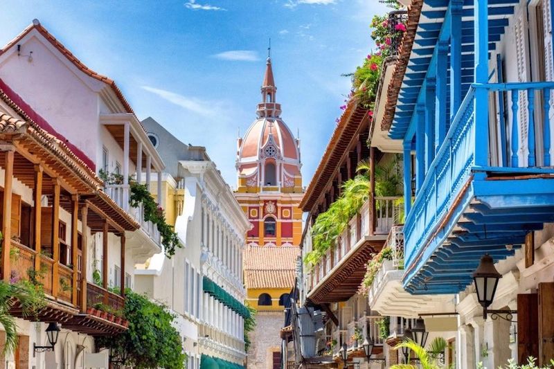 Cartagena (The Picture-Perfect Escape)