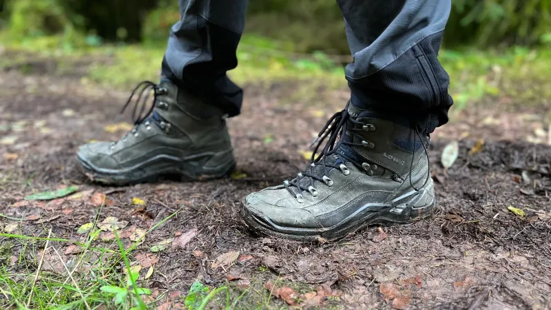 LOWA Renegade GTX Mid