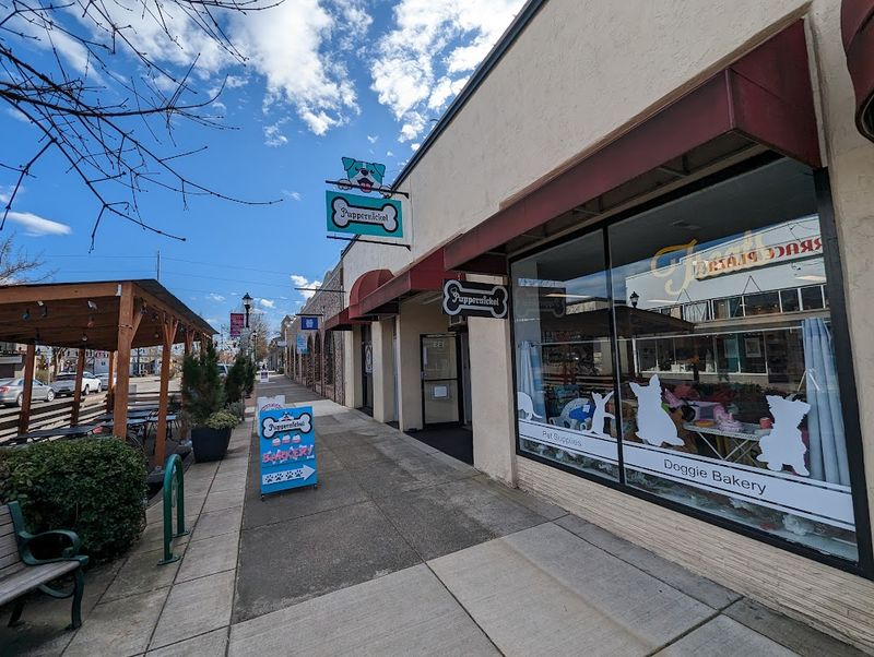Puppernickel – Open (dog treats & outdoor seating available)