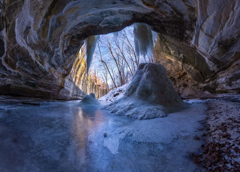 Starved Rock State Park, IL (1.5 hours)