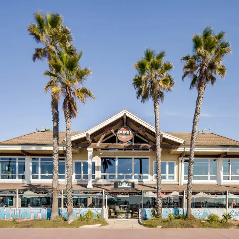Duke's: Surf Legend's Hawaiian Haven