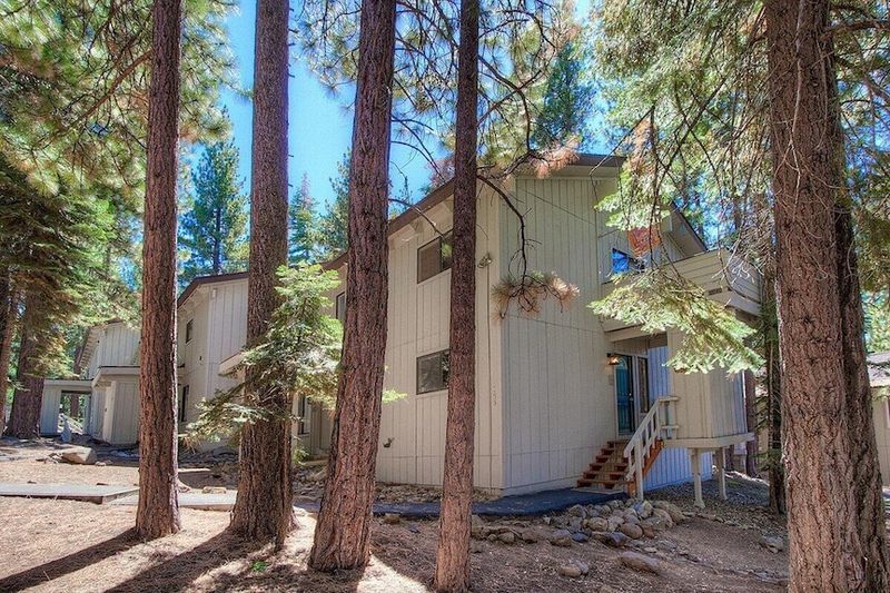 The Cozy Bear Cabin (Carnelian Bay, CA)