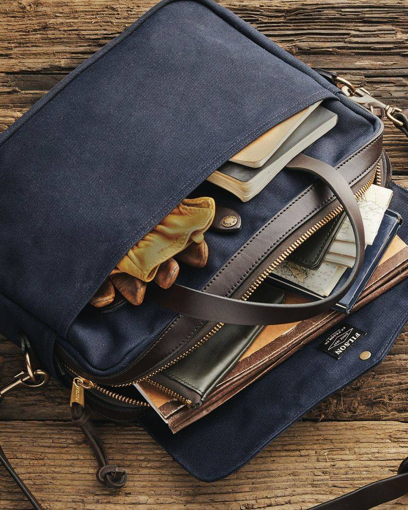 Filson Rugged Twill & Leather Passport Case