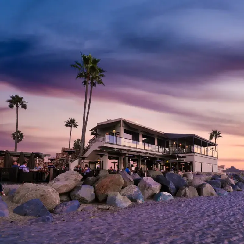 Pacific Coast Grill: Two-Story Ocean Panoramas