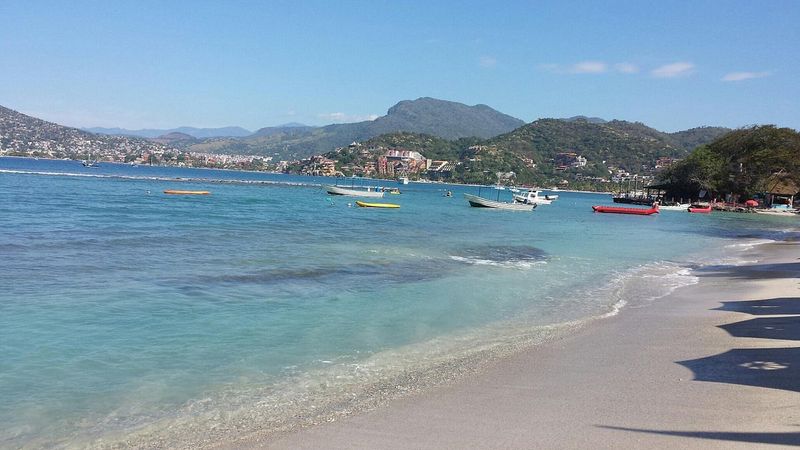 Playa Las Gatas (Zihuatanejo) – Boat traffic hazards