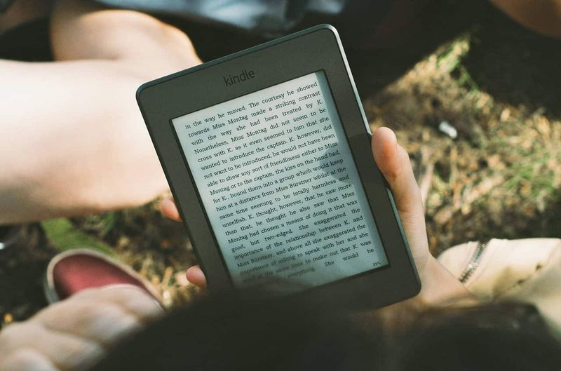 E-reader (weeks-long battery)